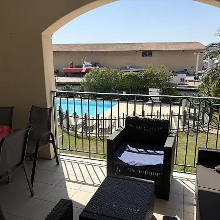 Port Vue Canal ,piscine Grimaud