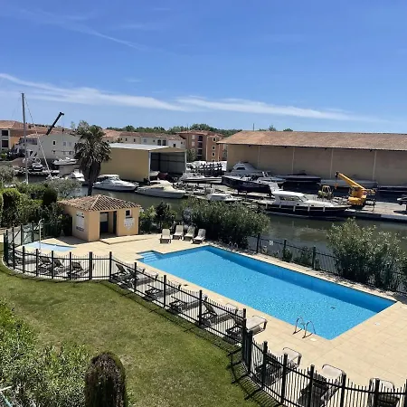 Port Vue Canal ,piscine